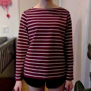 Uniqlo Whit Red Striped Boat neck Long Sleeve Top.